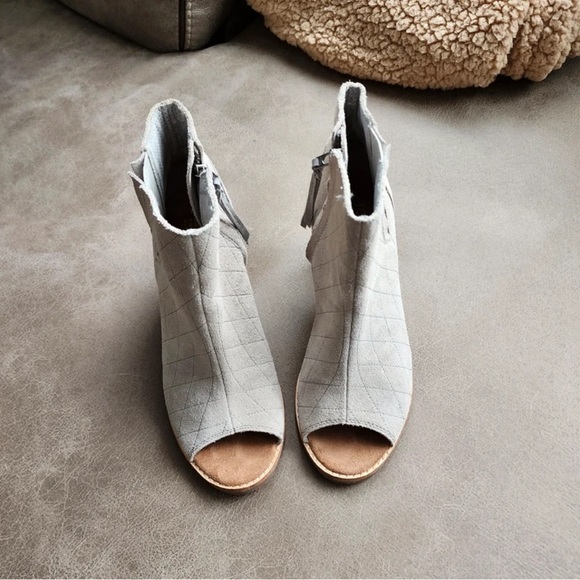 Toms Cream Heeled Boots - Picture 3 of 5
